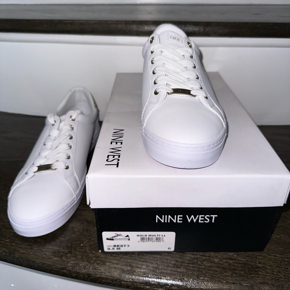 #NWT!! Rare NINE WEST Gold Metallic Gatsby Sneakers Sz 9.5!! With Original Box! - Picture 2 of 7